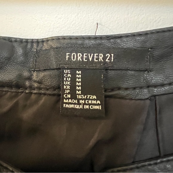 đź–¤Black, faux leather skirt, forever 21 (mini skirt, circle skirt, medium skirt) - Picture 5 of 9